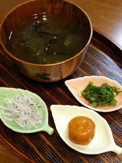 とろろ昆布お吸物!梅*しらす*大葉♪-レシピのメイン写真