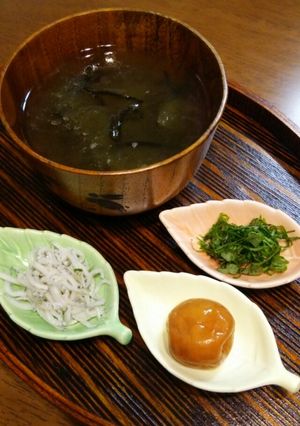 とろろ昆布お吸物！梅＊しらす＊大葉♪-レシピのメイン写真