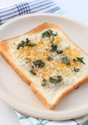 シンプルだけど旨い！しらすチーズトースト-レシピのメイン写真
