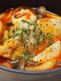 ストウブで。蒸し鶏のトマト煮込み-レシピのメイン写真