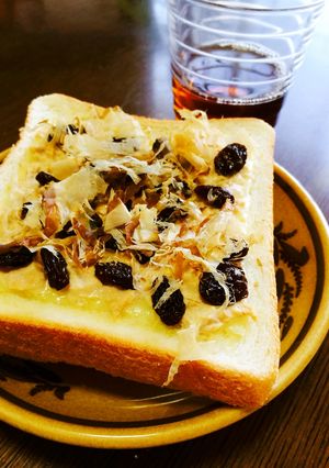 ツナレーズンのチーズトースト〜鰹節ひらり-レシピのメイン写真