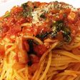 ベーコンとほうれん草のトマトソースパスタ