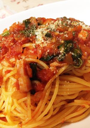 ベーコンとほうれん草のトマトソースパスタ-レシピのメイン写真