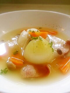 簡単。丸ごと玉ねぎのスープ-レシピのメイン写真