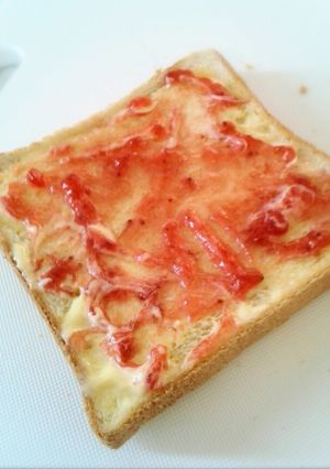 食パン☆苺ジャムマーガリン-レシピのメイン写真
