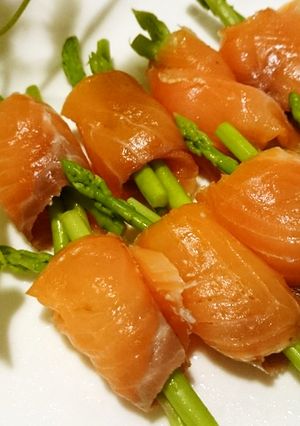 スモークサーモンのアスパラ巻き-レシピのメイン写真
