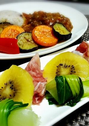 キウイと生ハムの前菜で夏野菜カレー-レシピのメイン写真