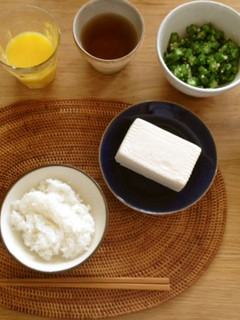 とにかくさっぱり。たたきとろろの豆腐丼-レシピのメイン写真