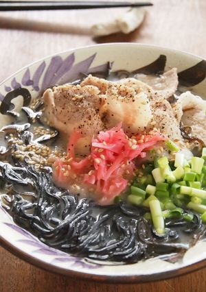 絶品！沖縄イトサンいか墨入りラーメン♪-レシピのメイン写真