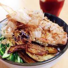 รูปของ 1人分でもプチ贅沢!焼きナス肉うどん♡