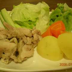 รูปของ 夏バテ知らず！鶏と一緒にゆでゆでサラダ