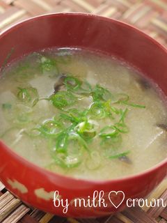 大根としめじのみそ汁-レシピのメイン写真