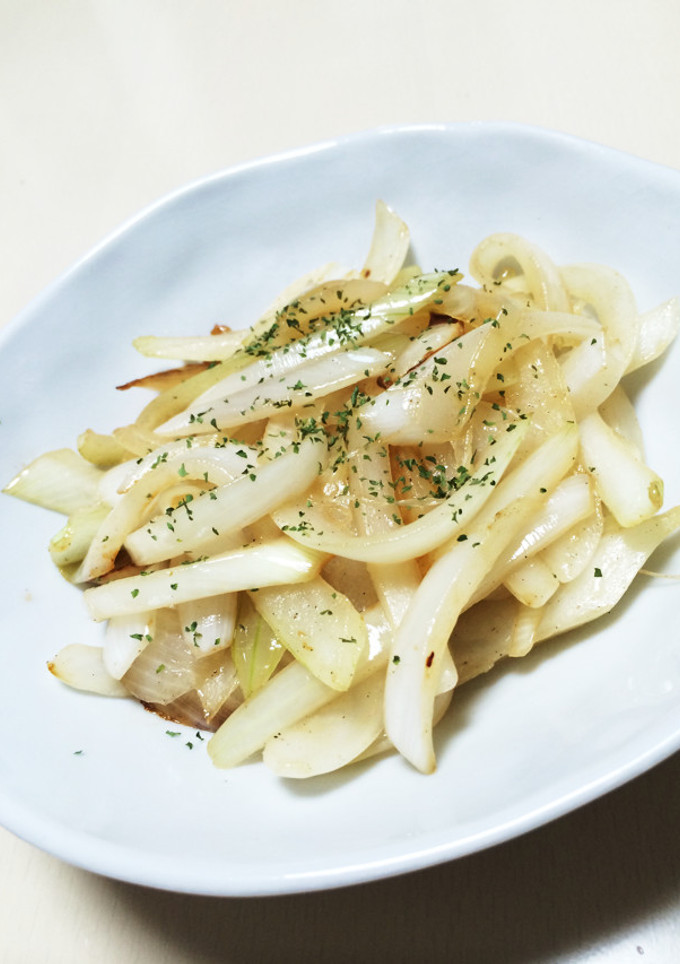 材料これだけ！新玉ねぎの炒め物-レシピのメイン写真