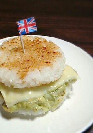バジルマヨのエビとアボカドのライスバーガ-レシピのメイン写真