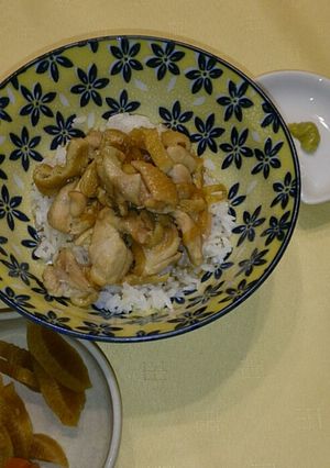 食欲がすすむ、鶏と油揚げのどんぶり-レシピのメイン写真
