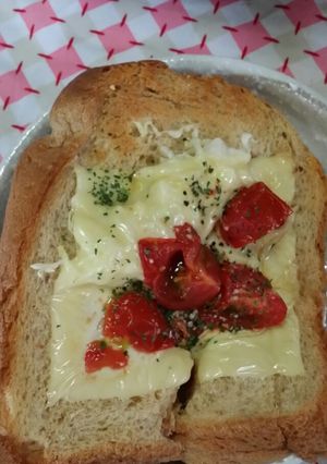 黒糖パンのトマトチーズトースト-レシピのメイン写真