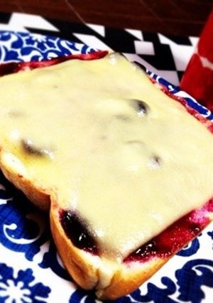 カルピスブルーベリーチーズトースト-レシピのメイン写真