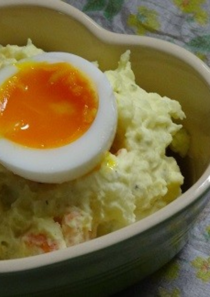 ポテトサラダにとろ～り半熟卵のせました♪-レシピのメイン写真