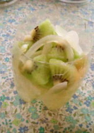 玉ねぎとキウイの和え物-レシピのメイン写真