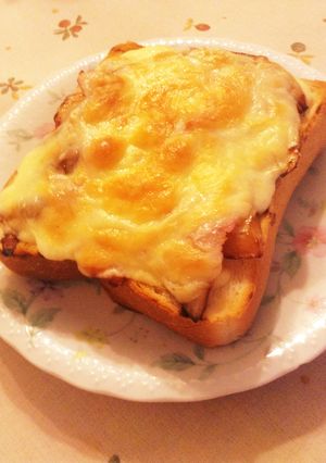 簡単♪玉ねぎベーコントースト♡-レシピのメイン写真