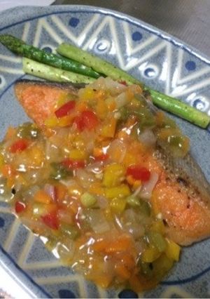 野菜たっぷりソースで サーモンムニエル-レシピのメイン写真