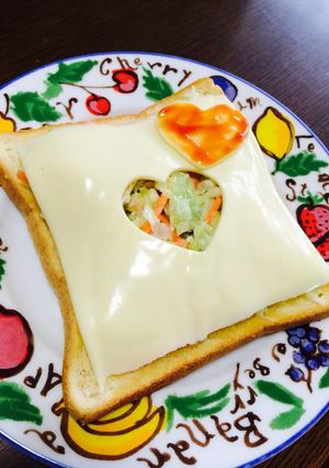 野菜たっぷり〜コールスローチーズトースト-レシピのメイン写真