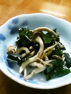 ワカメとキノコの炒めもの-レシピのメイン写真