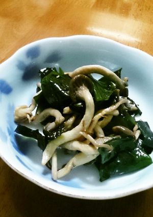 ワカメとキノコの炒めもの-レシピのメイン写真