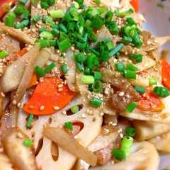 รูปของ 食べ応えアリ！豚肉入り蓮根のきんぴら