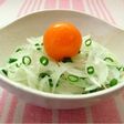 オニオンスライスに冷凍卵黄
