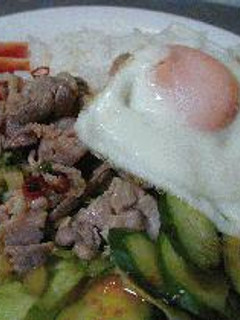 タイの昼飯~香菜と肉の炒めもの~-レシピのメイン写真