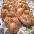 手ごね!セサミ&サラミの三つ編みパン☆