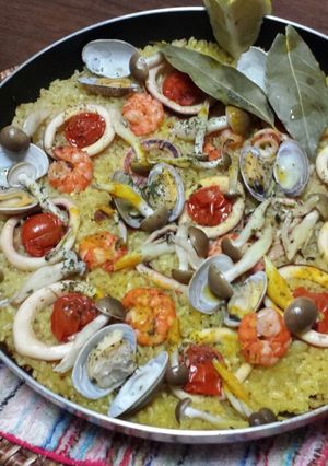 フライパンで作るたっぷり魚介のパエリア-レシピのメイン写真