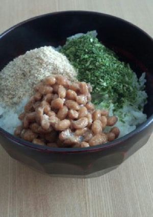 簡単ランチ、夜食に！混ぜ混ぜ納豆ご飯！-レシピのメイン写真
