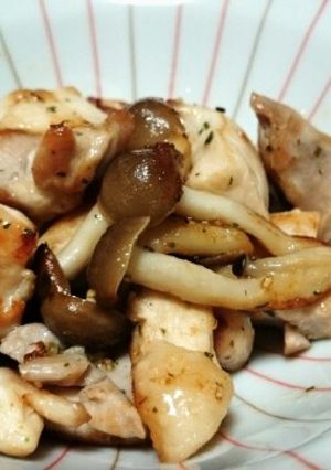 香ばしい！しめじ&チキンのバター香味炒め-レシピのメイン写真