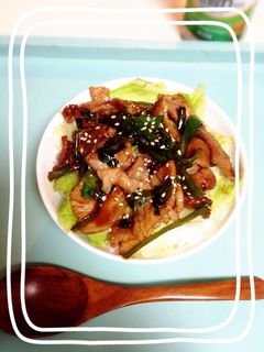 レタス乗せ♪生姜焼き丼-レシピのメイン写真