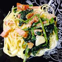 รูปของ ベーコンとほうれん草の濃厚クリームパスタ