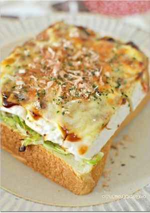 ふわふわ食感のお好み焼き風チーズトースト-レシピのメイン写真