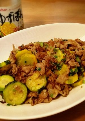 ズッキーニと豚肉のにんにくポン酢･ᴗ･-レシピのメイン写真