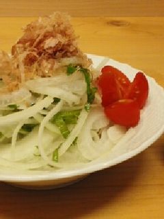青じそドレッシングで新玉ねぎのサラダ-レシピのメイン写真