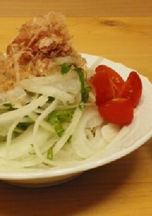 青じそドレッシングで新玉ねぎのサラダ-レシピのメイン写真