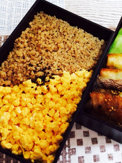 上品ふっくら 甘くない鶏そぼろ弁当-レシピのメイン写真