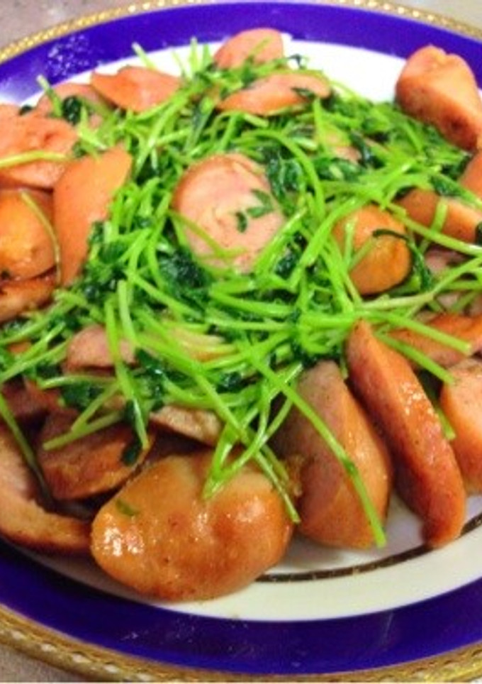 粗挽きポークフランクと豆苗の炒め物-レシピのメイン写真