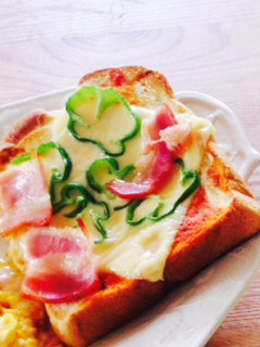 【超簡単朝ごはん】ベーコンピザトースト-レシピのメイン写真
