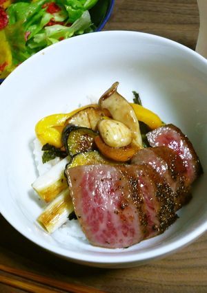 オニオンソースのステーキ丼-レシピのメイン写真