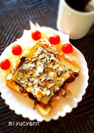 ひじきの煮物でチーズトースト-レシピのメイン写真