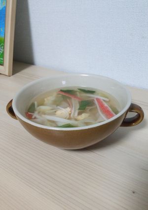 余った餃子の皮で☆彩りスープ-レシピのメイン写真
