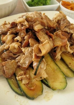 ズッキーニと豚肉の炒め物-レシピのメイン写真