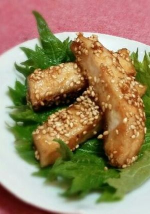 お弁当に♪カジキマグロ胡麻かりん糖がらめ-レシピのメイン写真