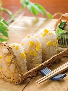 とうもろこしご飯のおむすび-レシピのメイン写真